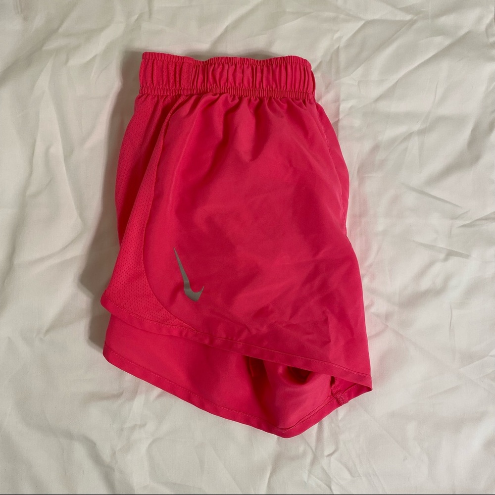 Hot pink NIKE shorts - Picture 2 of 7